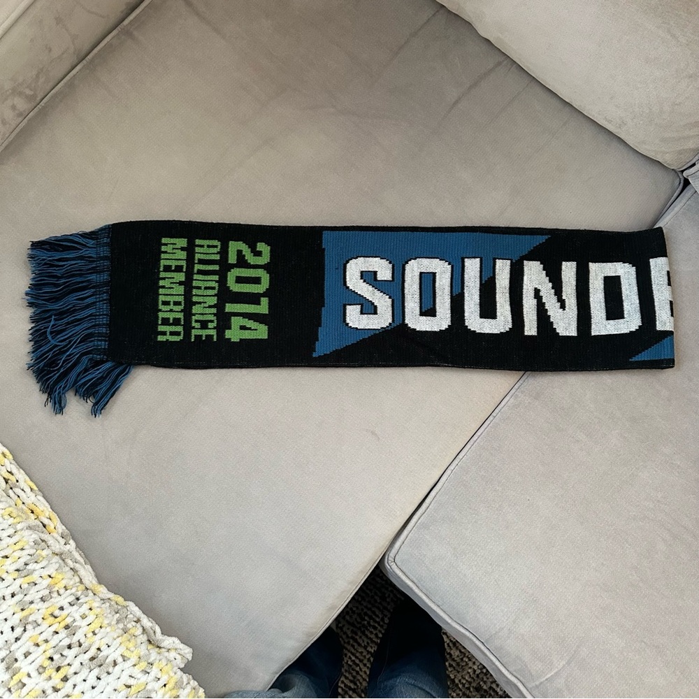 2 Seattle Sounders Season Ticket Holder Scarves! - Picture 4 of 10